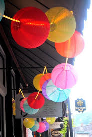 Light Up Lanterns With Rope Lighting For A Creative Twist On Decorating These Lanterns Look Like They Are Nylon Both Available At Party Diy Ideen Paper