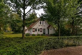 Deze Droom Cottage Staat Te Koop Dreamhouse Droomhuis Wonen Verhuizen Secondhome Recreatie Woonkamer Met Open Haard Droomhuis Wonen