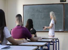 Τη σχέση τους με την ανάγνωση βιβλίων και τον ρόλο της στη γενικότερη διαχείριση του προσωπικού τους χρόνου, κλήθηκαν σήμερα να αναπτύξουν οι υποψήφιοι. Te3rhiywp462zm