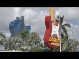 El derrumbe provocó un muerto un gran el lado con vista al mar de una torre de departamentos en surfside, miami, se derrumbó la. Primer Hotel Con Forma De Guitarra Del Mundo Abre A Lo Grande En Ee Uu Youtube