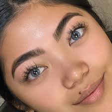 Mira esta increíble recuperación de cejas! Empezamos en abril, y hoy, en su  cuarta visita, ¡así van los resultados! ✨ Con paciencia y constancia en la  aplicación del aceite y peinando tus