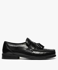 Le mocassin à glands est une invention américaine, qui a été introduite sur le marché de la chaussure après la seconde guerre mondiale. Mocassins Homme Avec Dessus Tresse Et Pompons Gemo