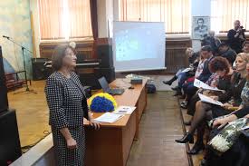 Fosta stăpână a prefecturii teleorman a încercat întotdeauna să descopere frumosul din aria de cuprindere a urâtului și a reușit în viață. Scoala Mihai Viteazul Alexandria