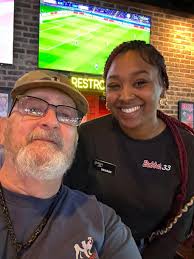 Review of Bubba's 33 Texarkana restaurant service and food quality