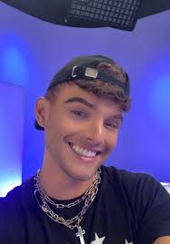 Sam Star's Stunning Fashion Looks