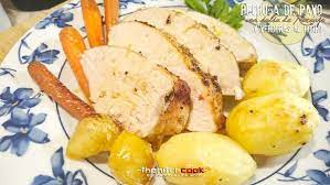 Pechuga De Pavo Con Salsa De Naranja Y Verduras Al Horno Cocinar En Casa Es Facilisimo Com Pechuga De Pavo Pechuga De Pavo Al Horno Y Verduras Al Horno