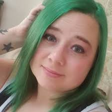 Erin Bedford's Instagram, Twitter & Facebook