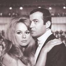 Είναι μελαχρινή και κάθεται στο θρόνο της κνωσού. Alikh Boygioyklakh 5 Photos Local Business