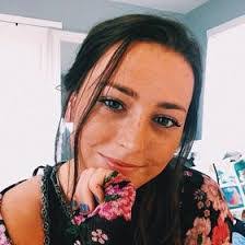 Allie Wade's Instagram, Twitter & Facebook