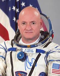 ASTRONAUT SIGNED AUTOGRAPH PHOTO