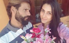 After booking, all of the property's details, including telephone and address. Pedro Guedes Trai Kelly Baron Com Francesinha E A Seguir Pede Desculpa Impala