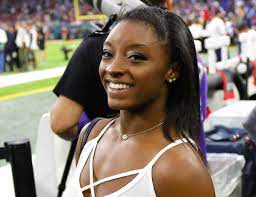 Nba legend shaquille o'neal posed with inside edition's special super bowl correspondent, simone biles, in a photo that quickly went viral due to watch: Simone Biles And Shaq United To Bring Us The Best Photo Of The Super Bowl Self