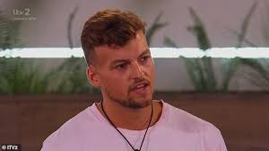Love island finally got juicy last night, as a recoupling following the arrival of three hot newbies almost left chloe burrows packing her bags. Love Island 2021 Hugo Slams Toby For Picking Bombshell Abi Over Chloe During Explosive Recoupling The Bharat Express News