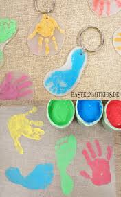 Schlusselanhanger Basteln Mit Kindern Bastelnmitkids Muttertag Basteln Geschenke Basteln Mit Kindern Vatertag Geschenke Basteln