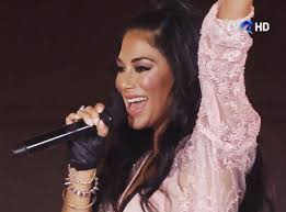 O melodie care te îmbrățișează în vocea caldă a sarei, un motiv să fim mândri că a participat la festival și un fond muzical potrivit pentru serile de decembrie. Portal Nicole Scherzinger On Twitter Her Outfit Was Absolutely Stunning Nicolescherzy