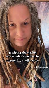 Now we all know Pam and Charmaine characters. But look at the security in  the club..... is that the guy who threatened the harassment suit against  Khadijah? The one who couldn't spell😒 |