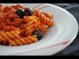 Check spelling or type a new query. Ricetta Veloce Pasta Al Sugo Tonno E Olive Nere Qu Youtube