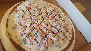 Review Polar Pizza At Baskin Robbins Ice Cream Pizza Birthday Cake Delivery Baskin Robbins