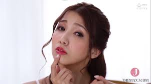 友田彩也香】赤い唇で誘惑するセクシーお姉さん！エロポテンシャルを存分に見せ付けるテクニックの濃厚ディープキス | エッチな写真