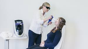 Behandlingen er rettet mot å gjenopprette en normal mengde tårer i øynene. E Eye Lysbehandling Av Torre Oyne