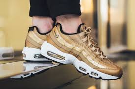 On Foot Nike Wmns Air Max 95 Qs In Metallic Gold Air Max 97 Inspired Colorway Eu Kicks Sneaker Magazine Belle Chaussure Chaussure