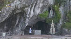 Retransmission en direct du chapelet depuis lourdes, en partenariat avec les sanctuaires. Chapelet A Lourdes Du 19 Mars 2020 Youtube