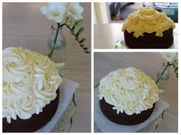 Petal Topcake Red Velvet Cake Sponge With Vanilla Cream Cheese Icing Petalcupcakes Redvelvet Cake 6 Inches Petal Cupcakes Cake Cream Cheese Icing
