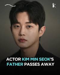 Jonghyun is laid to rest Six of K-pop's biggest stars carried the coffin of  fellow singer Kim Jong-hyun to a hearse earlier today, before being  transported to his final resting place. 10,000