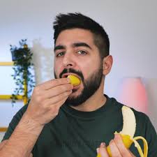 An easy way to whiten your teeth at home