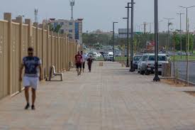 بالصور أمانة القصيم تنجز ممشى الملك عبدالله في بريدة وتواصل تنفيذ المضمار