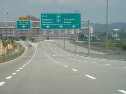 e1 north south expressway the longest expressway in malaysia with total length of 966 km running from bukit kayu hitam in the north (border town with thailand) and johor bahru in the year of completion : Malaysian Expressway System