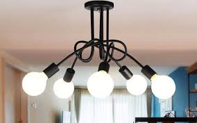 Nel nostro catalogo online infinite soluzioni per arredare la tua casa: Lampadari Moderni Ti Aiutiamo A Scegliere Quello Perfetto Per Te