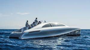 經過四年等待 由德國mercedes benz和英國silver arrows marine硏製的mercedes benz arrow460 granturismo終於在南法saint jean cap ferrat面世 據說遊艇定價約1 7百萬美元 luxury yachts yacht yacht design