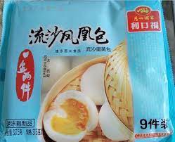 广州酒家利口福流沙凤凰包蛋黄爆汁流沙包 蒸透了真的会流沙 口感细腻 蛋黄味道也很香 超级好吃 我觉得比美心那个流心奶黄月饼好吃多了 asian snacks snacks asian