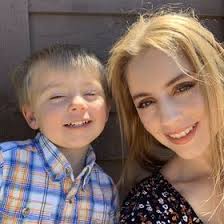 Jessie Downing (thevioletvlog)