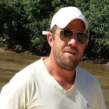 Conhecimento. Não sei o que você faz da vida, mas uma boa parte investe em  você e coloca em prática para evoluir. Eu era vendedor de shopping e uber  até 2023.