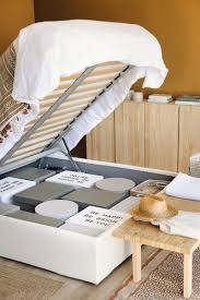 Una cama de gran tamaño y comodidad es el mueble ideal para esas grandes familias que precisan de un mueble del tamaño de las necesidades que presentan. Camas De Matrimonio Para Dormitorios Pequenos