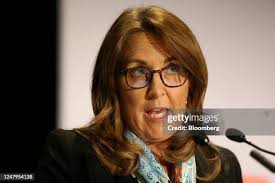 91 Carolyn Chambers Photos & High Res Pictures