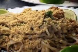 I love the fact that he did not even try to hide his disappointment and disgust. Gordon Ramsay S Pad Thai Gets Roasted By Thai Chef In Viral Clip Daily Mail Online