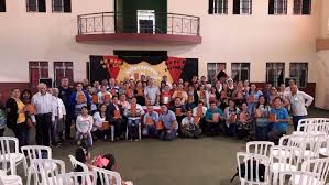 El padre manfredo, de nacionalidad alemana, vino a paraguay recién ordenado sacerdote, a los 27 años, desde entonces ejerció el sacerdocio y la enseñanza en el país. Desde Nuestra Fundacion Biblica Svd Esp Todos En Paraguay Con Su Ejemplar De La Biblia De Lavorati Misoneros Del Verbo Divino