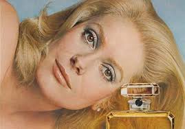 Et gatsby le magnifique, vient de signer la nouvelle publicité de chanel n°5. Chanel N 5 Les Campagnes Pub D Un Parfum De Legende Elle