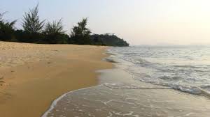 Karena pantai kura kura di lombok sudah menjadi destinasi yang populer maka pihak pengelola mulai menambah fasilitas supaya pengunjung sejatinya untuk masuk ke pantai kura kura lombok traveler tidak dibebani dengan biaya tiket tertentu. Wisata Pantai Kura Kura Beach Di Singkawang Wisata Kalimantan Referensi Tempat Wisata Indonesia Terlengkap Dan Terbaik