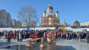 Праздник начали отмечать в память крещения иисуса христа иоанном крестителем в реке иордан. Csghsbkqaxs1wm