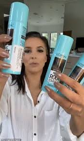 There are hundreds of languages in the world, but a smile speaks them all. Eva Longoria Aktien Ehrlicher Moment Mit Den Fans Als Sie Enthullt Ihren Grauen Haaren Vor Mit Cover Up Spray Aktuelle Boulevard Nachrichten Und Fotogalerien Zu Stars Sternchen