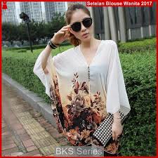 Blouse putih bisa menjadi penyelamat kebuntuan anda di saat galau menentukan atasan yang cocok dengan bawahan. B3bks Blouse Big Size Perempuan Terbaru Bj44b3 Women Fashion Western Dresses