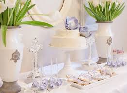 Eh bien, c'est normal comme ce sont des éléments typiques pour le décor d'une chambre de fille. 8 Idees Pour Une Decoration De Communion Moderne Et Tendance