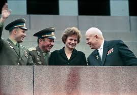 5'5''(in feet & inches) 1.651(m) 165.1(cm) , birthdate(birthday): Who Was The First Woman To Go Into Space Universe Today