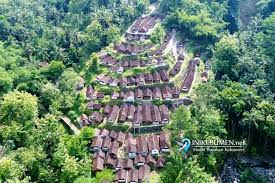 Tidak sedikit kasus jual beli tanah yang mengalami sengketa dikarenakan ada ahli waris yang mengaku tidak setuju dengan penjualan. Punden Berundak Brainly