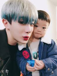If you don't like any ship, that's fine. Monsta X S Wonho Posts Adorable Support Selfie With Daebak Soompi