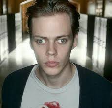 Bill Skarsgard S Eyes Give Fellow It Movie Costar A Scare Of A Lifetime